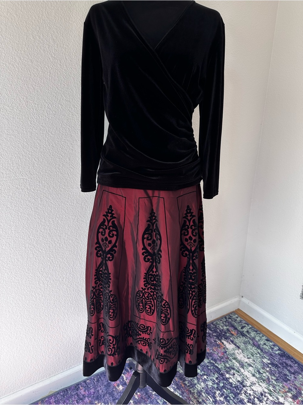 Dressbarn Collection Velvet Top Skirt Set Black Burgundy Size S 8